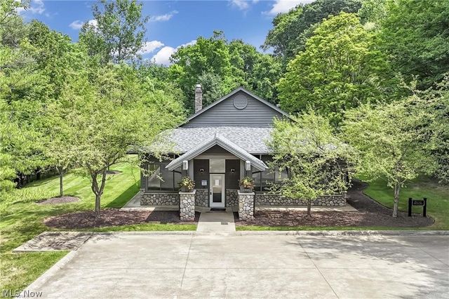8851 Spring Valley Drive, Broadview Heights, OH 44147