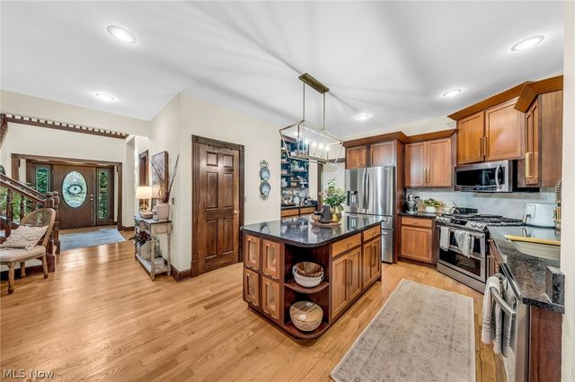 8851 Spring Valley Drive, Broadview Heights, OH 44147