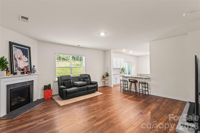 7128 Bandera Drive, Charlotte, NC 28214