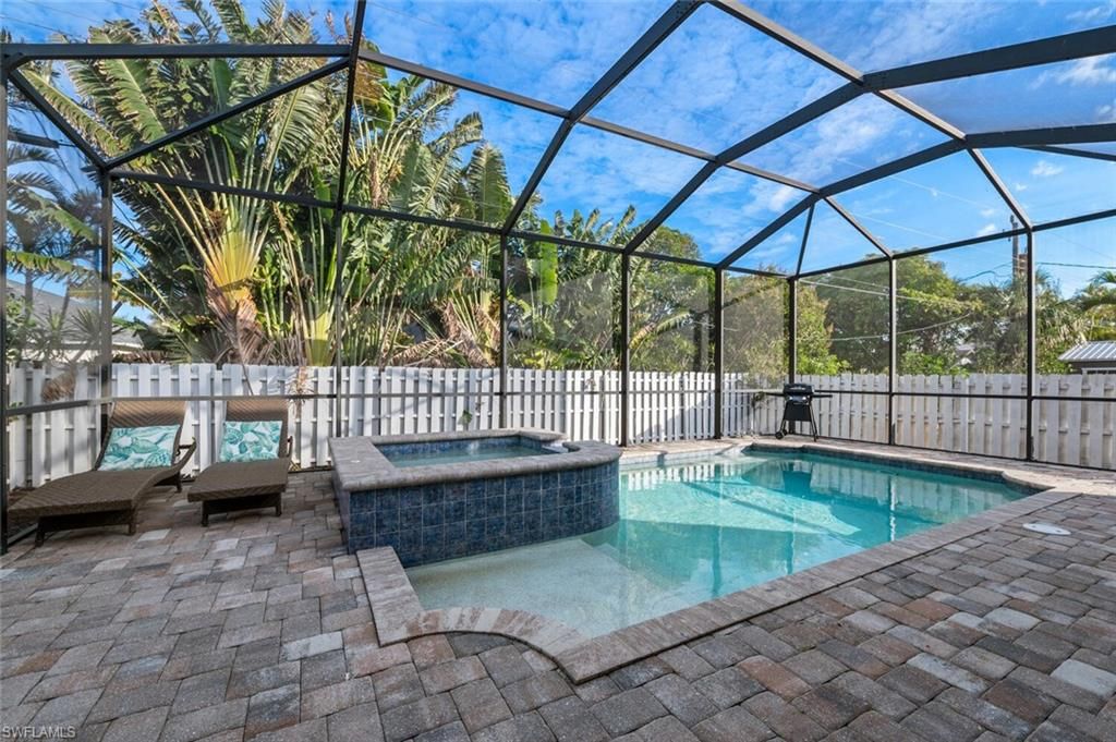 837 105th AVE N, Naples, FL 34108