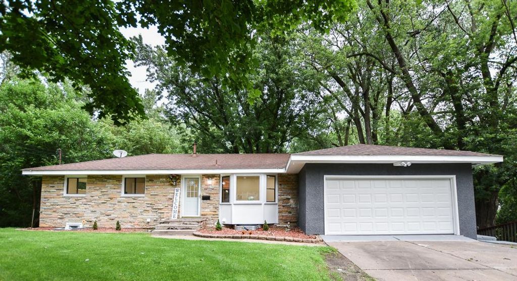315 Rice Creek Terrace NE, Fridley, MN 55432