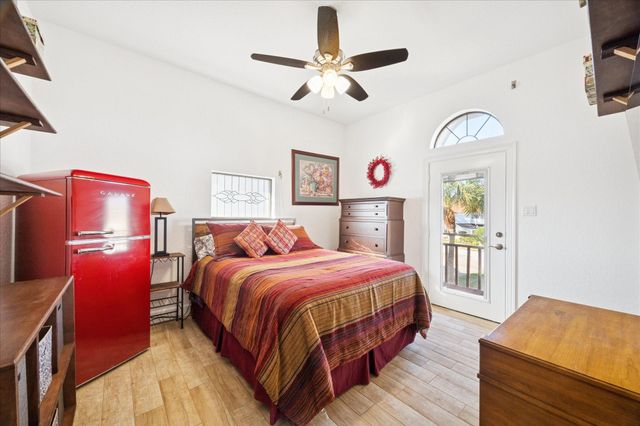 107 Bamaku Bend, Tiki Island, TX 77554