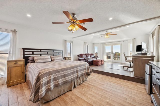 107 Bamaku Bend, Tiki Island, TX 77554