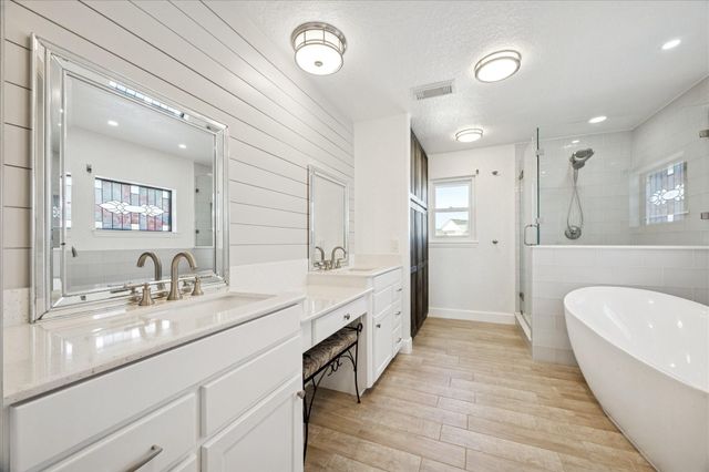 107 Bamaku Bend, Tiki Island, TX 77554