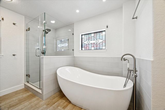 107 Bamaku Bend, Tiki Island, TX 77554