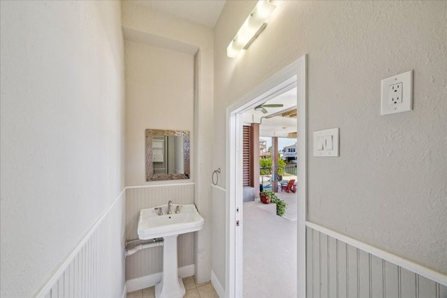 107 Bamaku Bend, Tiki Island, TX 77554