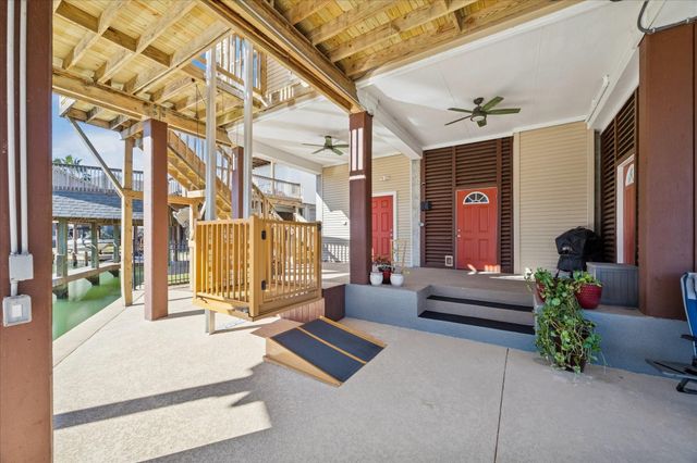 107 Bamaku Bend, Tiki Island, TX 77554