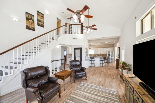 107 Bamaku Bend, Tiki Island, TX 77554