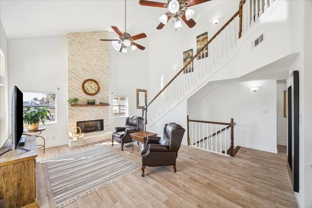 107 Bamaku Bend, Tiki Island, TX 77554