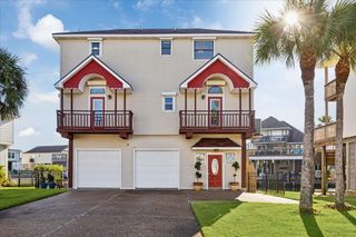 107 Bamaku Bend, Tiki Island, TX 77554