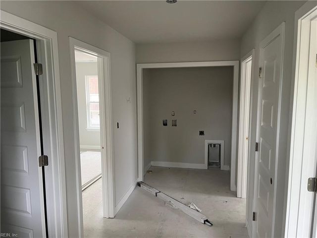 5 Barney PL, Portsmouth, VA 23702