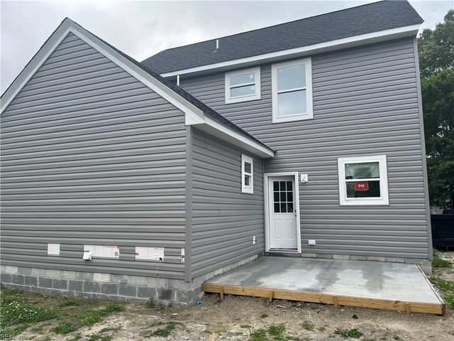 5 Barney PL, Portsmouth, VA 23702