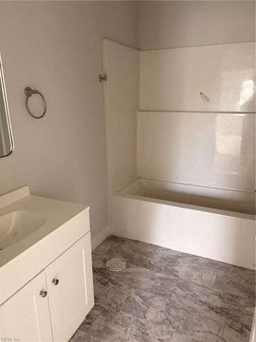 5 Barney PL, Portsmouth, VA 23702