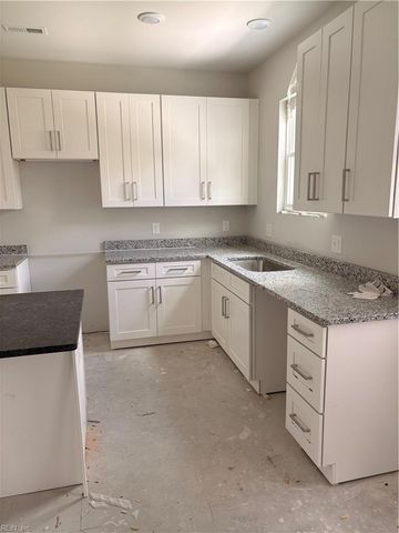 5 Barney PL, Portsmouth, VA 23702