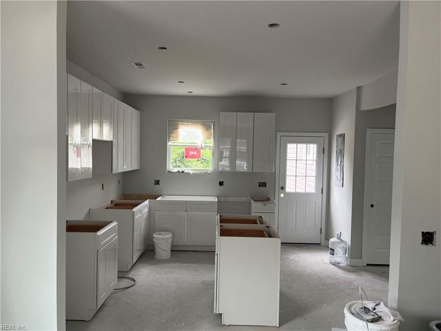 5 Barney PL, Portsmouth, VA 23702