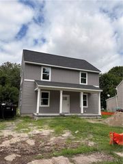 5 Barney PL, Portsmouth, VA 23702