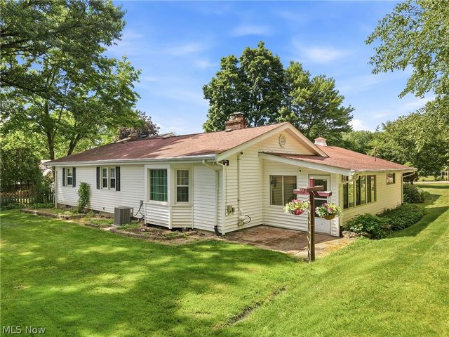 8564 Squires Lane NE, Warren, OH 44484