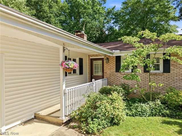 8564 Squires Lane NE, Warren, OH 44484