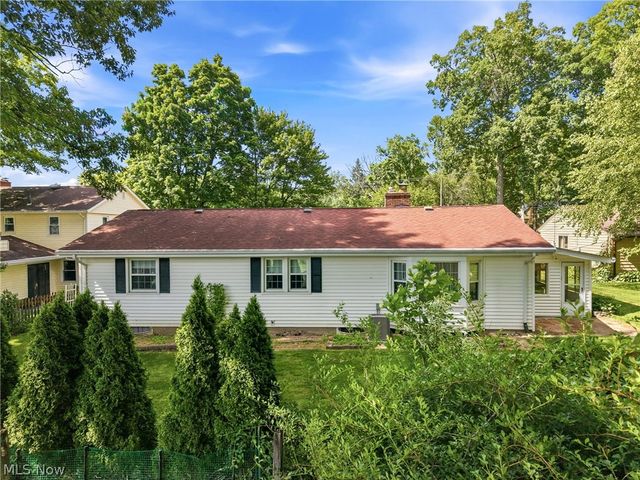 8564 Squires Lane NE, Warren, OH 44484