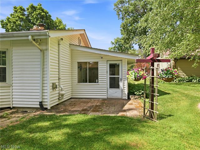 8564 Squires Lane NE, Warren, OH 44484