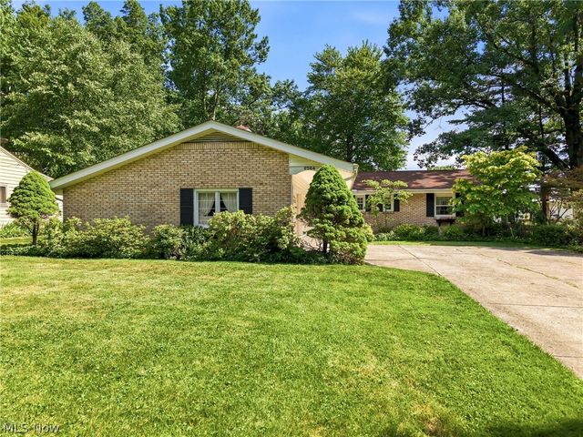 8564 Squires Lane NE, Warren, OH 44484