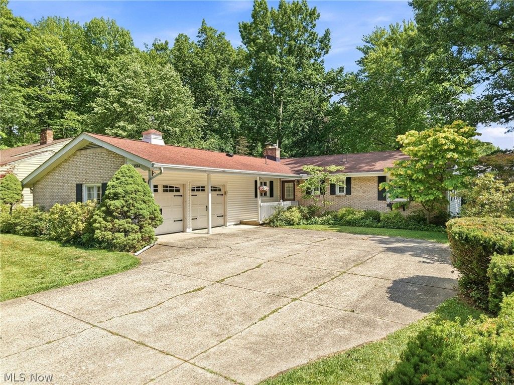 8564 Squires Lane NE, Warren, OH 44484