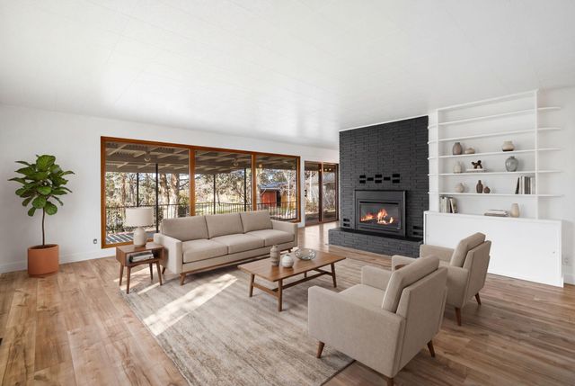 1199 SW Canyon Drive, Redmond, OR 97756