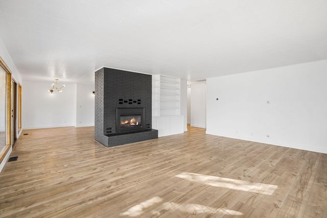 1199 SW Canyon Drive, Redmond, OR 97756