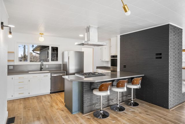 1199 SW Canyon Drive, Redmond, OR 97756