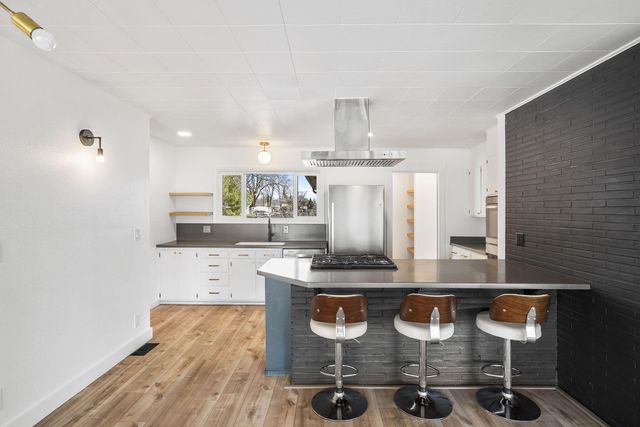 1199 SW Canyon Drive, Redmond, OR 97756