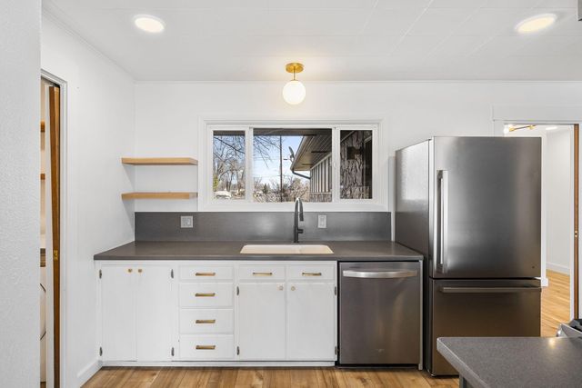 1199 SW Canyon Drive, Redmond, OR 97756