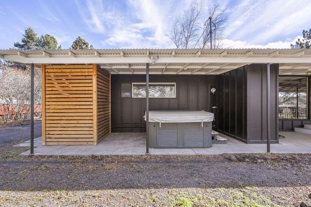 1199 SW Canyon Drive, Redmond, OR 97756