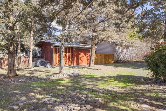 1199 SW Canyon Drive, Redmond, OR 97756