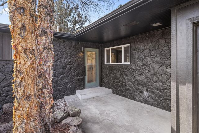 1199 SW Canyon Drive, Redmond, OR 97756