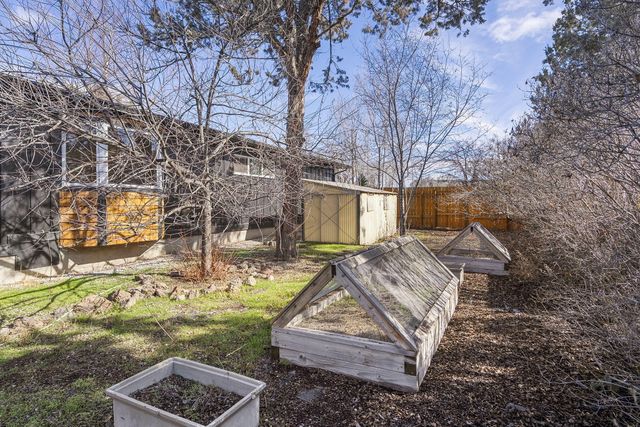 1199 SW Canyon Drive, Redmond, OR 97756