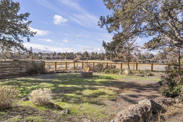 1199 SW Canyon Drive, Redmond, OR 97756