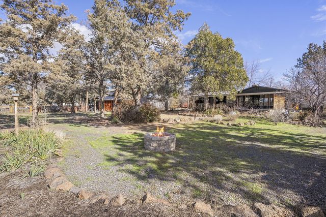 1199 SW Canyon Drive, Redmond, OR 97756