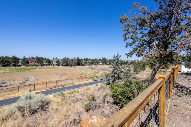 1199 SW Canyon Drive, Redmond, OR 97756