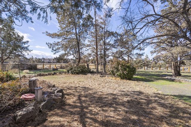 1199 SW Canyon Drive, Redmond, OR 97756