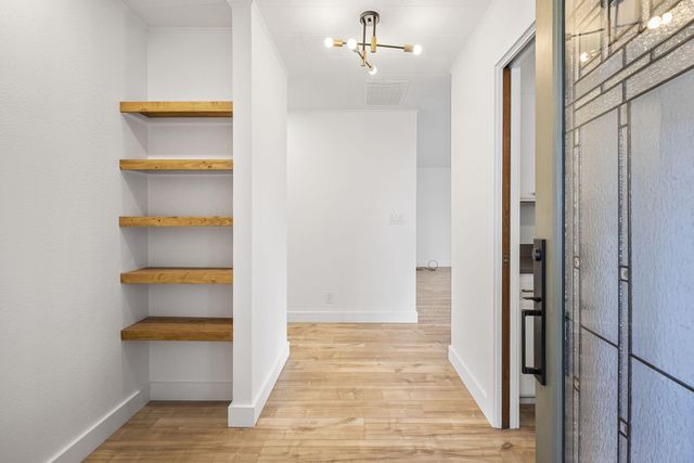 1199 SW Canyon Drive, Redmond, OR 97756