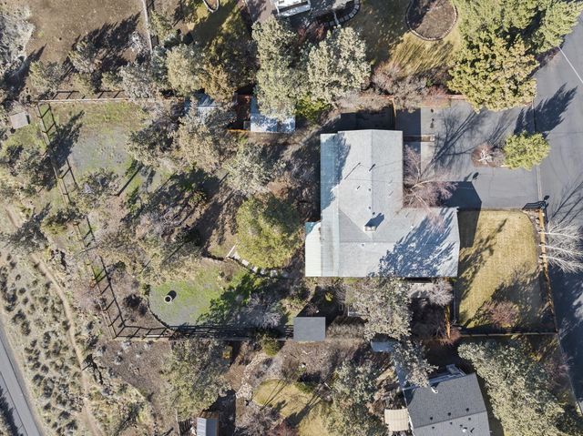 1199 SW Canyon Drive, Redmond, OR 97756