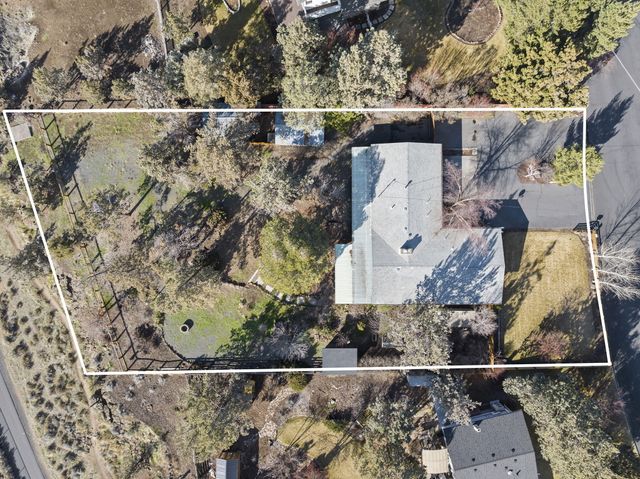 1199 SW Canyon Drive, Redmond, OR 97756