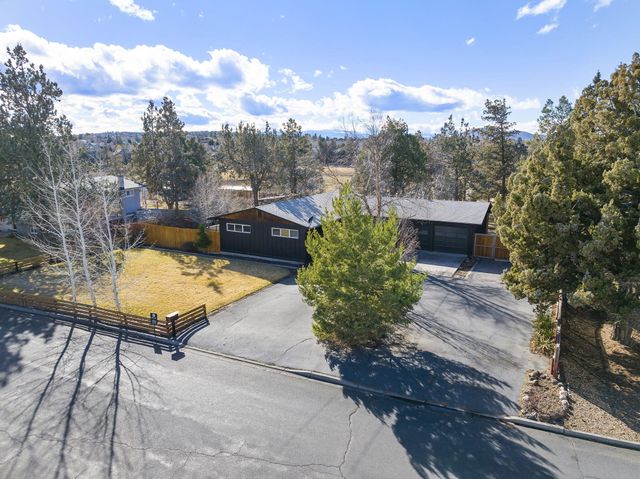 1199 SW Canyon Drive, Redmond, OR 97756