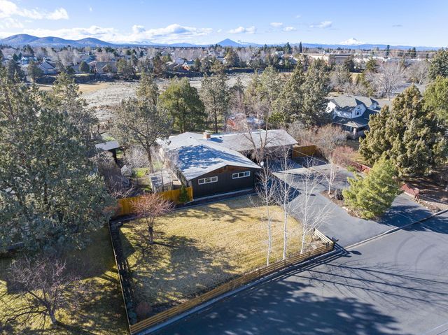 1199 SW Canyon Drive, Redmond, OR 97756