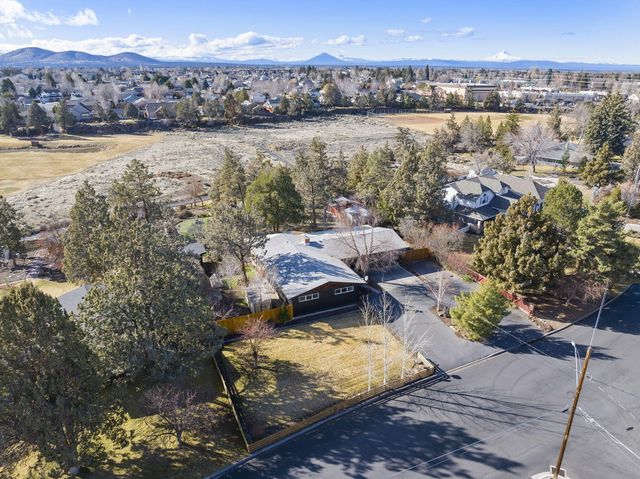 1199 SW Canyon Drive, Redmond, OR 97756