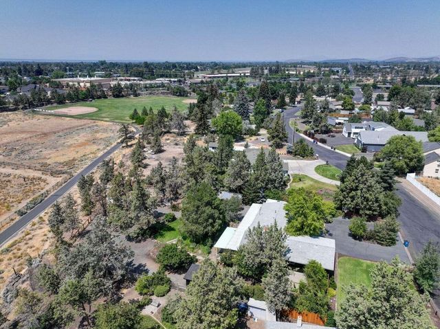 1199 SW Canyon Drive, Redmond, OR 97756