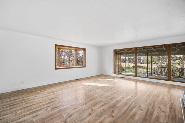 1199 SW Canyon Drive, Redmond, OR 97756