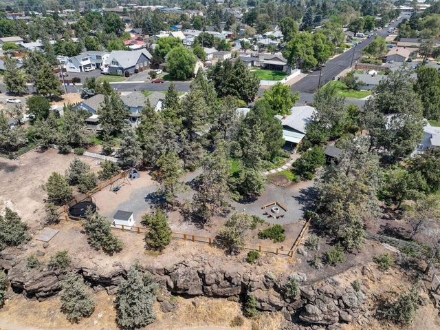 1199 SW Canyon Drive, Redmond, OR 97756