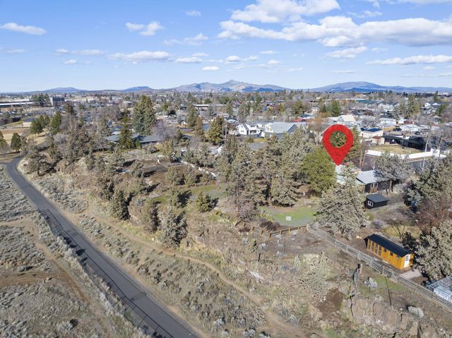 1199 SW Canyon Drive, Redmond, OR 97756