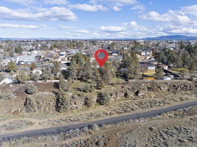 1199 SW Canyon Drive, Redmond, OR 97756